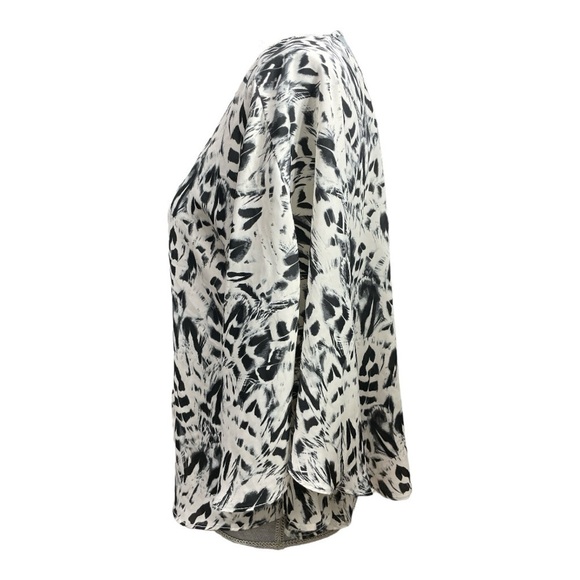 Jessica Simpson black and white feather print flowy short sleeve top size S - Picture 2 of 10